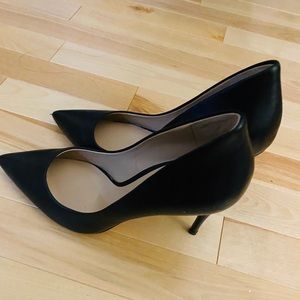 Black pumps -